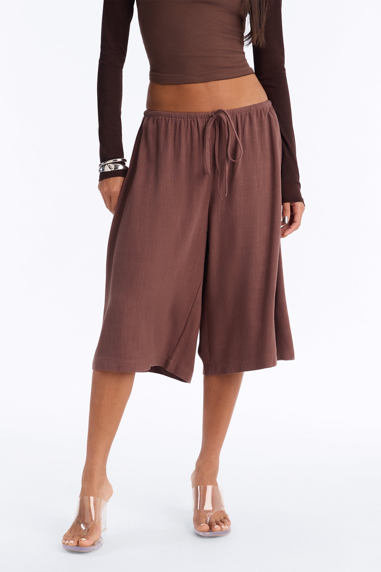 Avery Low Rise Linen Bermuda Short - Brown