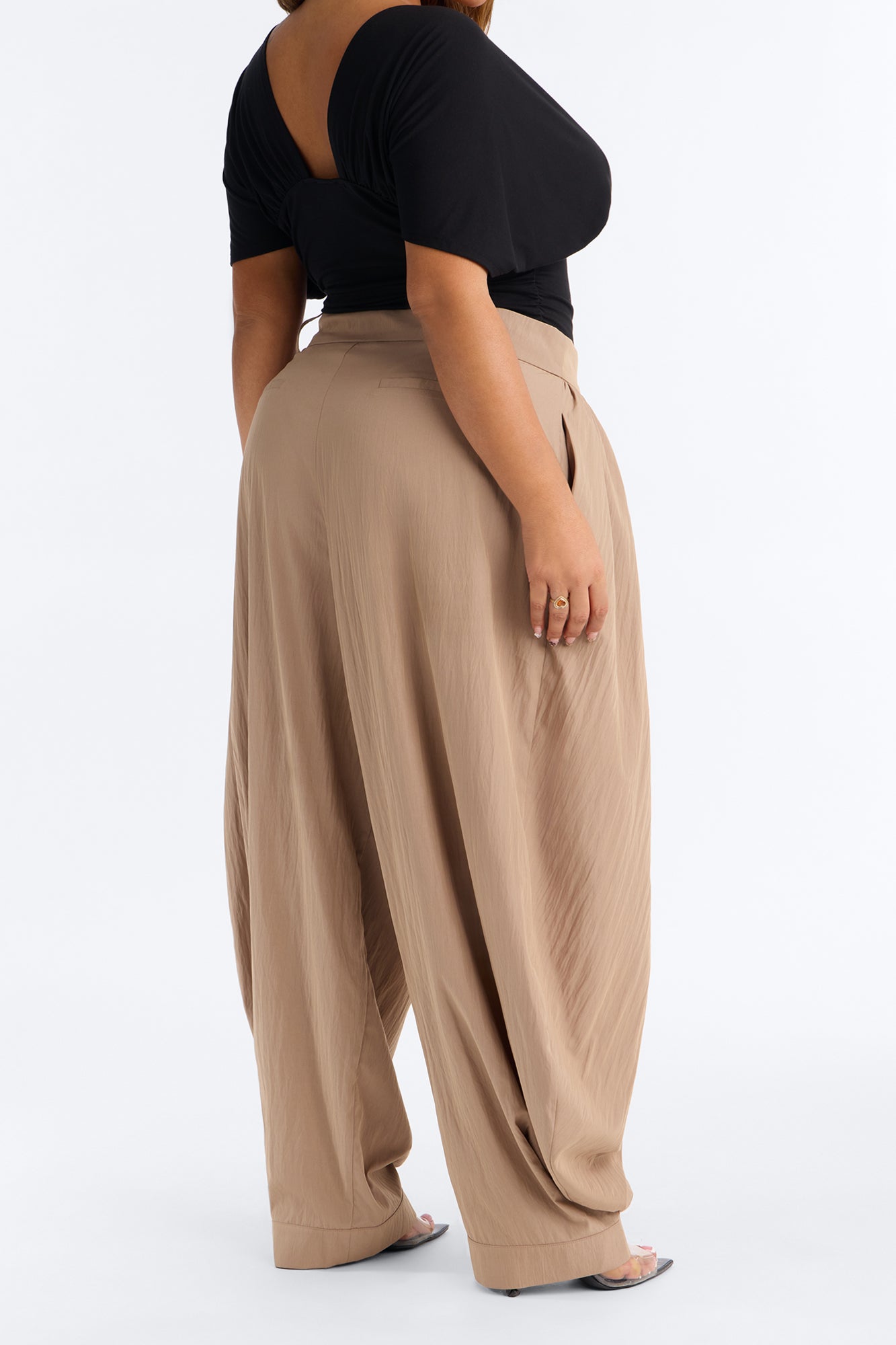 Laynee Lightweight Pleated Barrel Leg Trouser - Beige