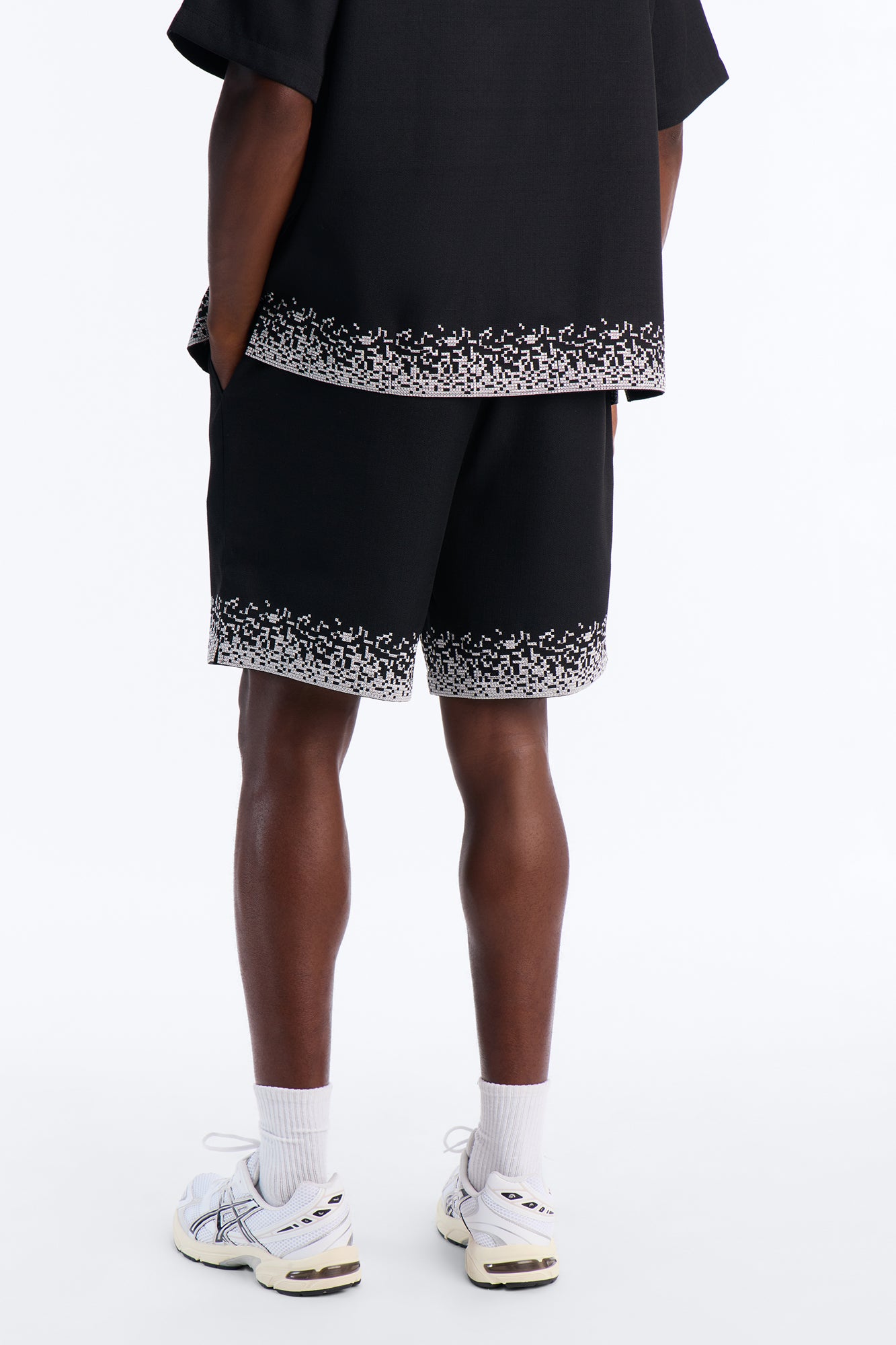 Relaxed Cascade Embroidered Short - Black/combo