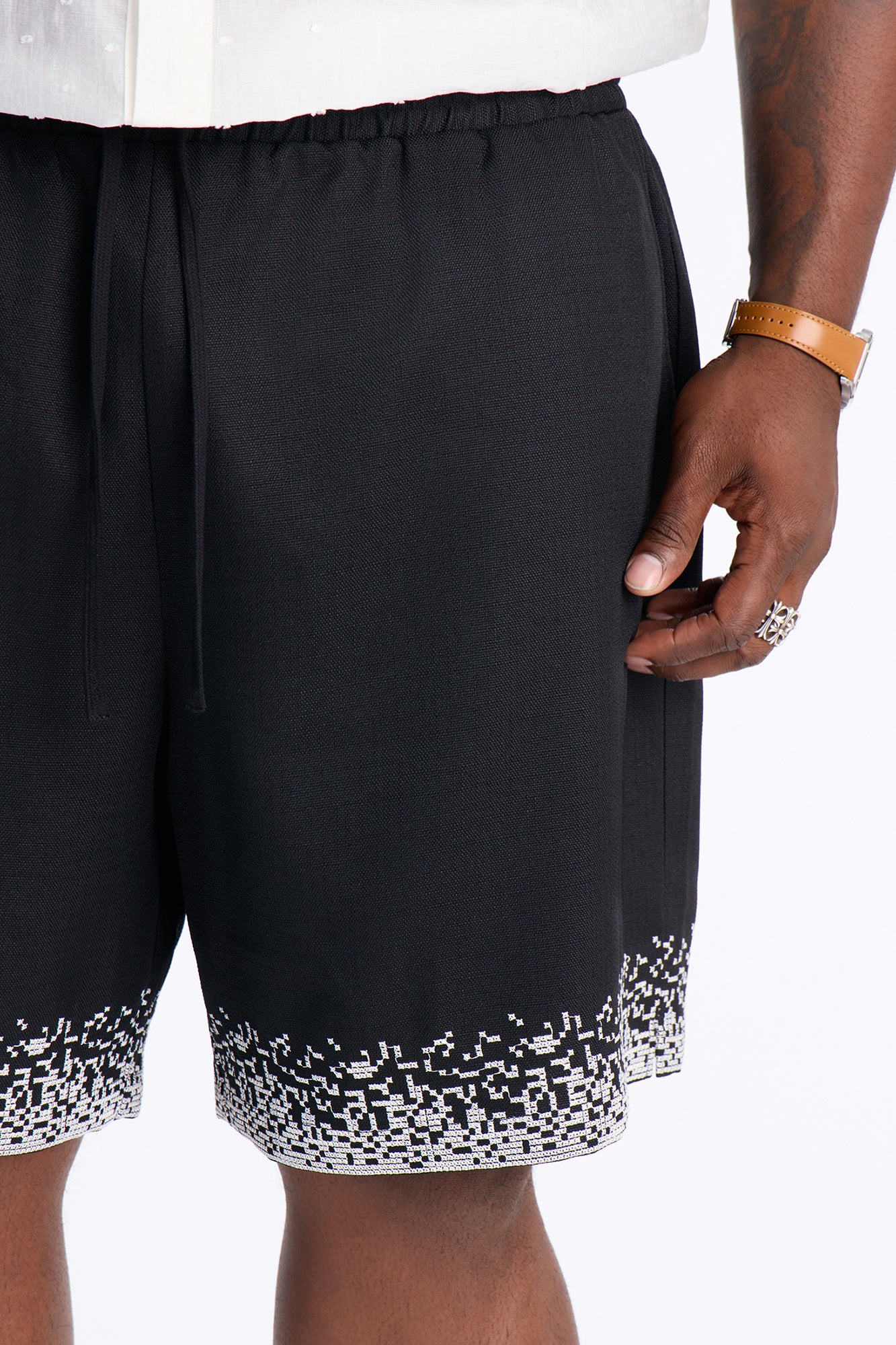 Relaxed Cascade Embroidered Short - Black/combo
