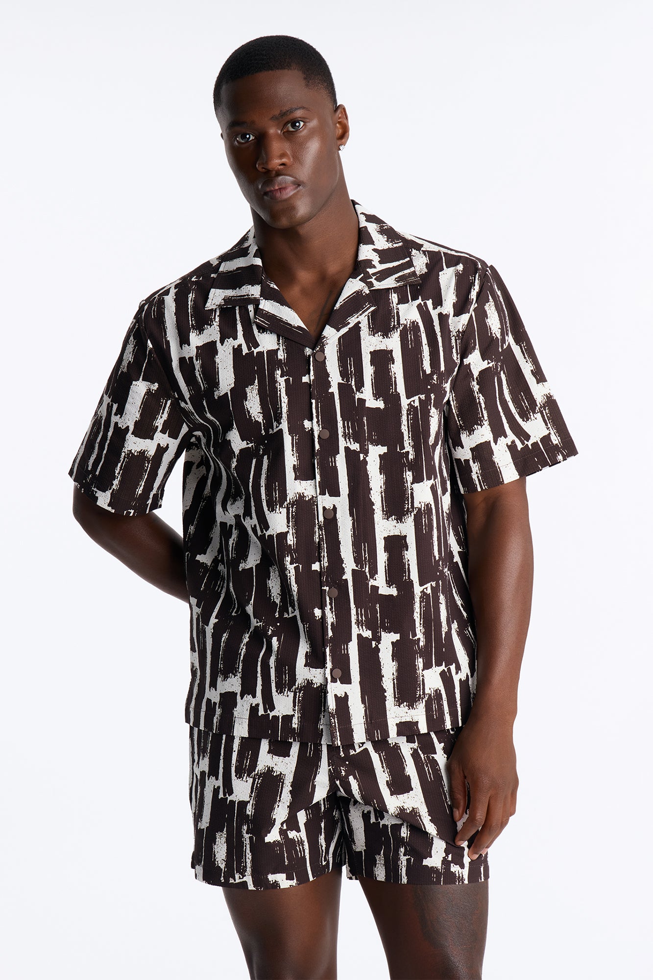 Seersucker Printed Short Sleeve Cuban Collar Shirt - Brown/combo