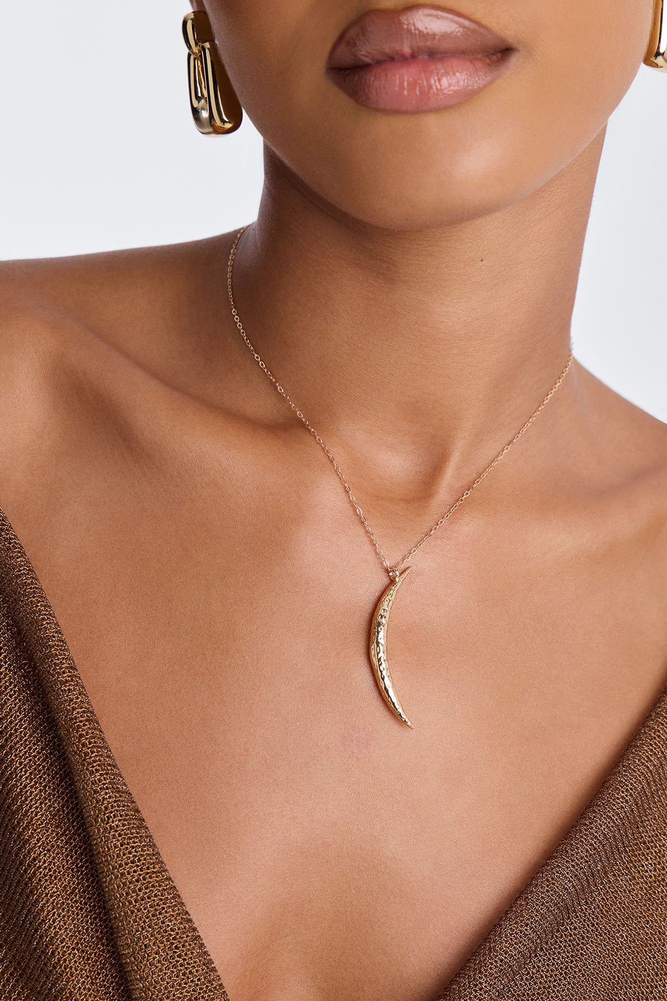 Lunar Chasing Pendant Necklace - Gold
