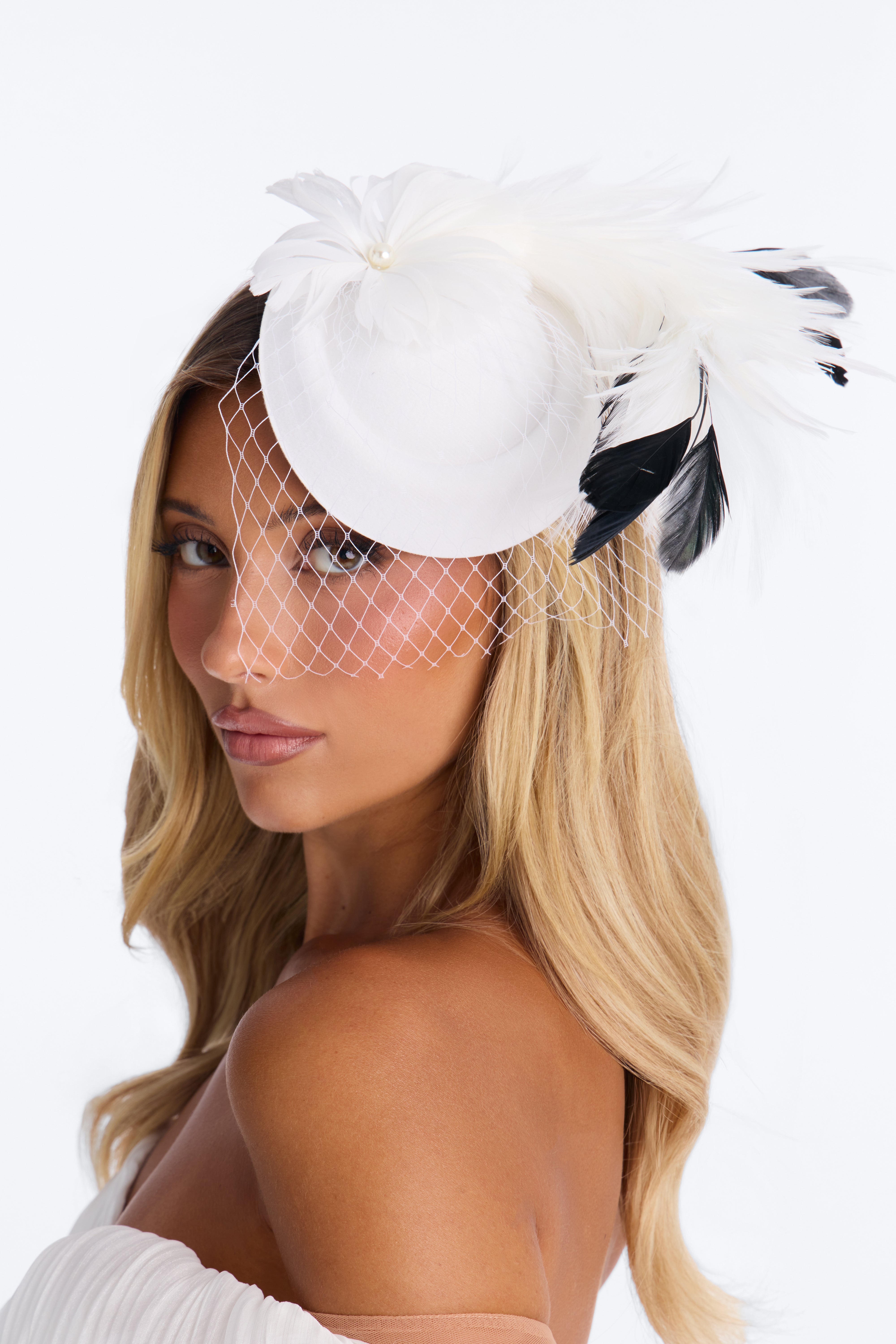 Main Act Fascinator - White