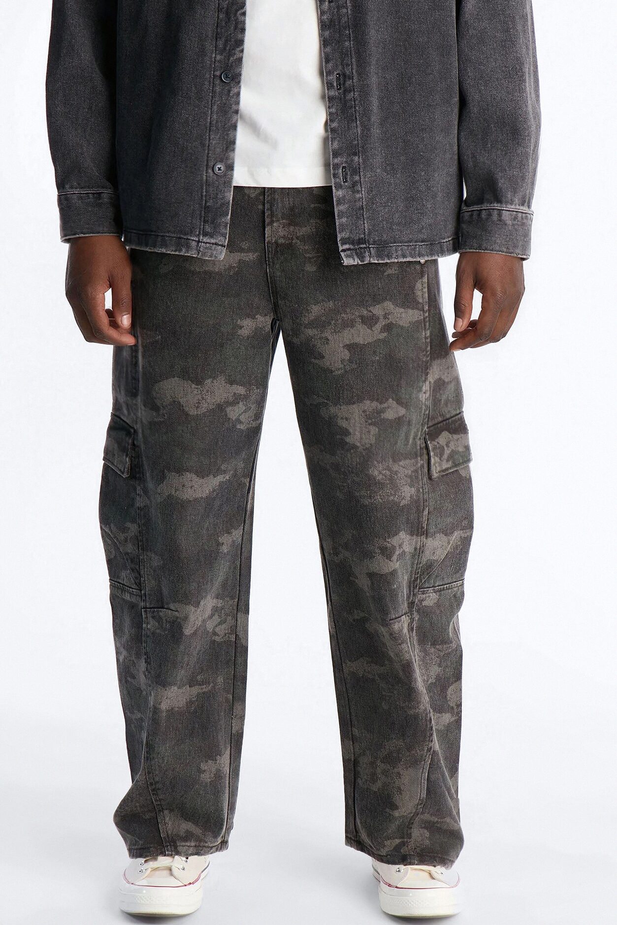 Combat Seams Barrel Jeans - Camouflage