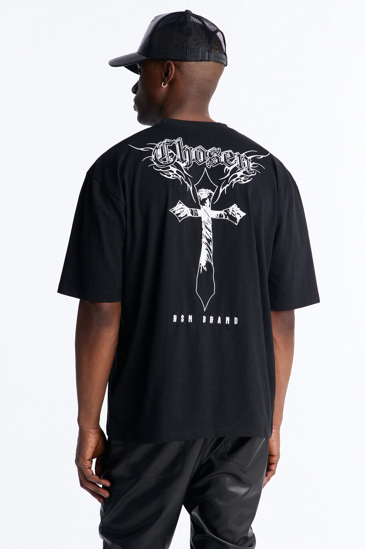 Chosen Cross Embroidery Short Sleeve Tee - Black