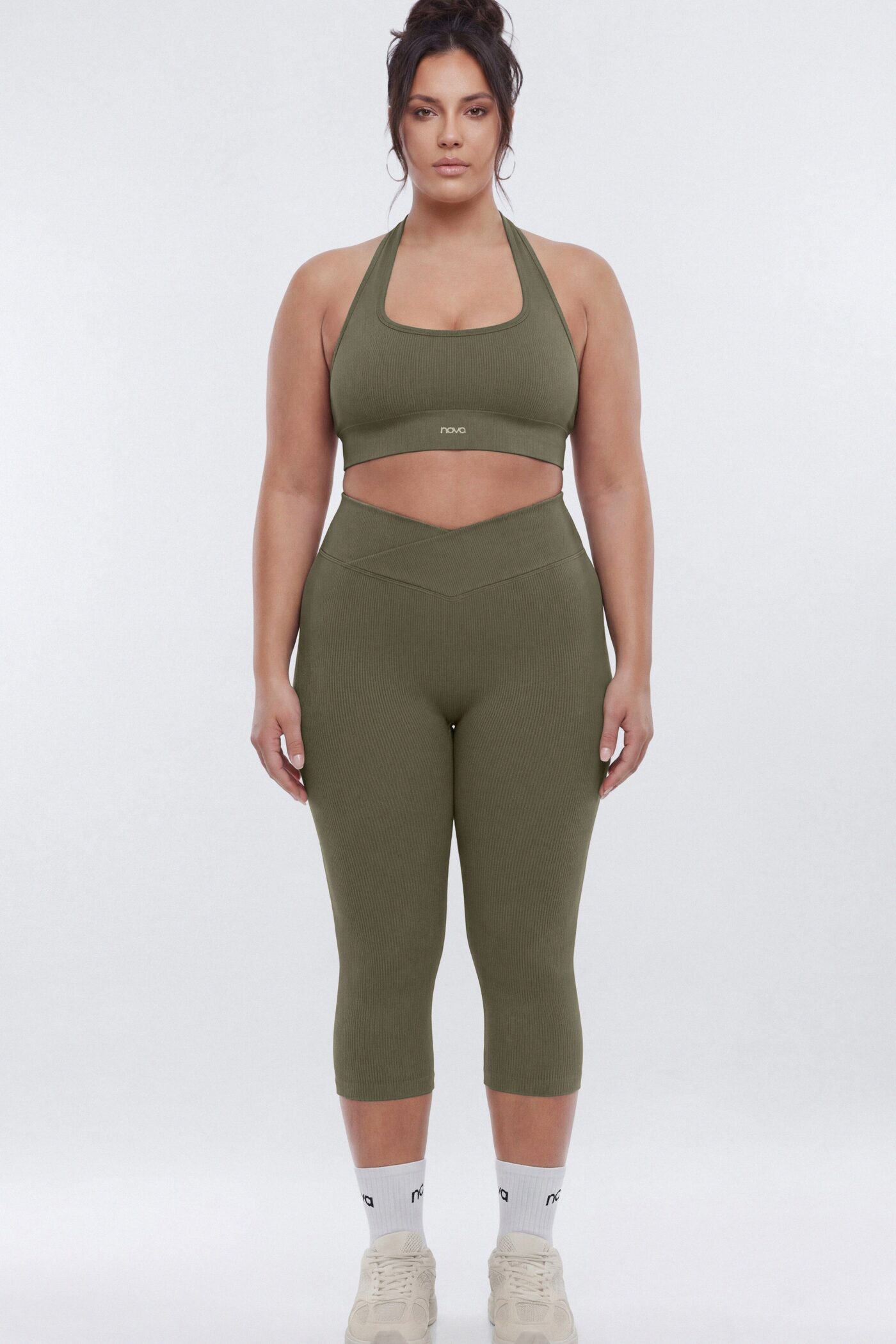 SeamlessLift™ 17″ Crossover Capri Legging - Moss