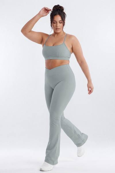 AirSculpt™ 32″ Cross Front Mid Rise Flare Legging - Steel