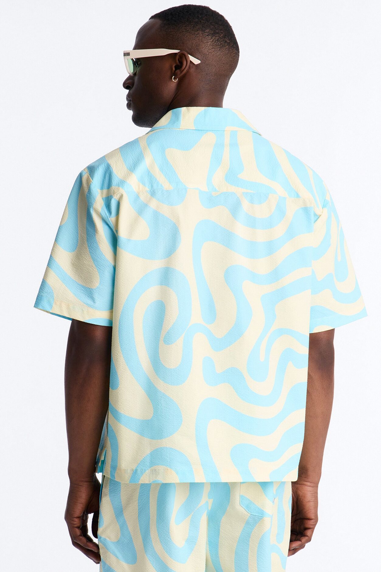 Relaxed Groovy Abstract Printed Seersucker Cuban Collar Button Up Shirt - Blue