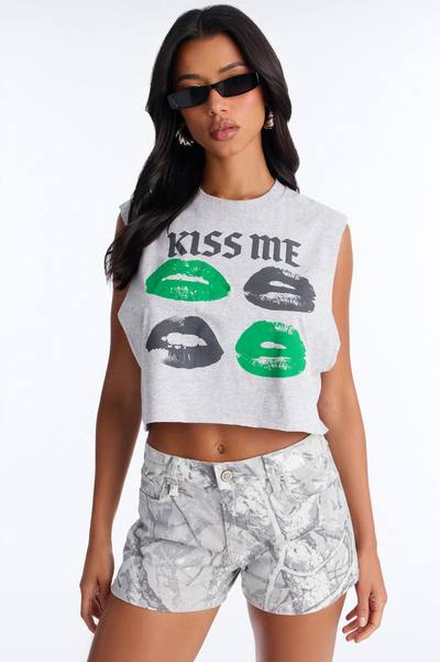 Kiss Me Lips Cropped Muscle Tee - Heather Grey