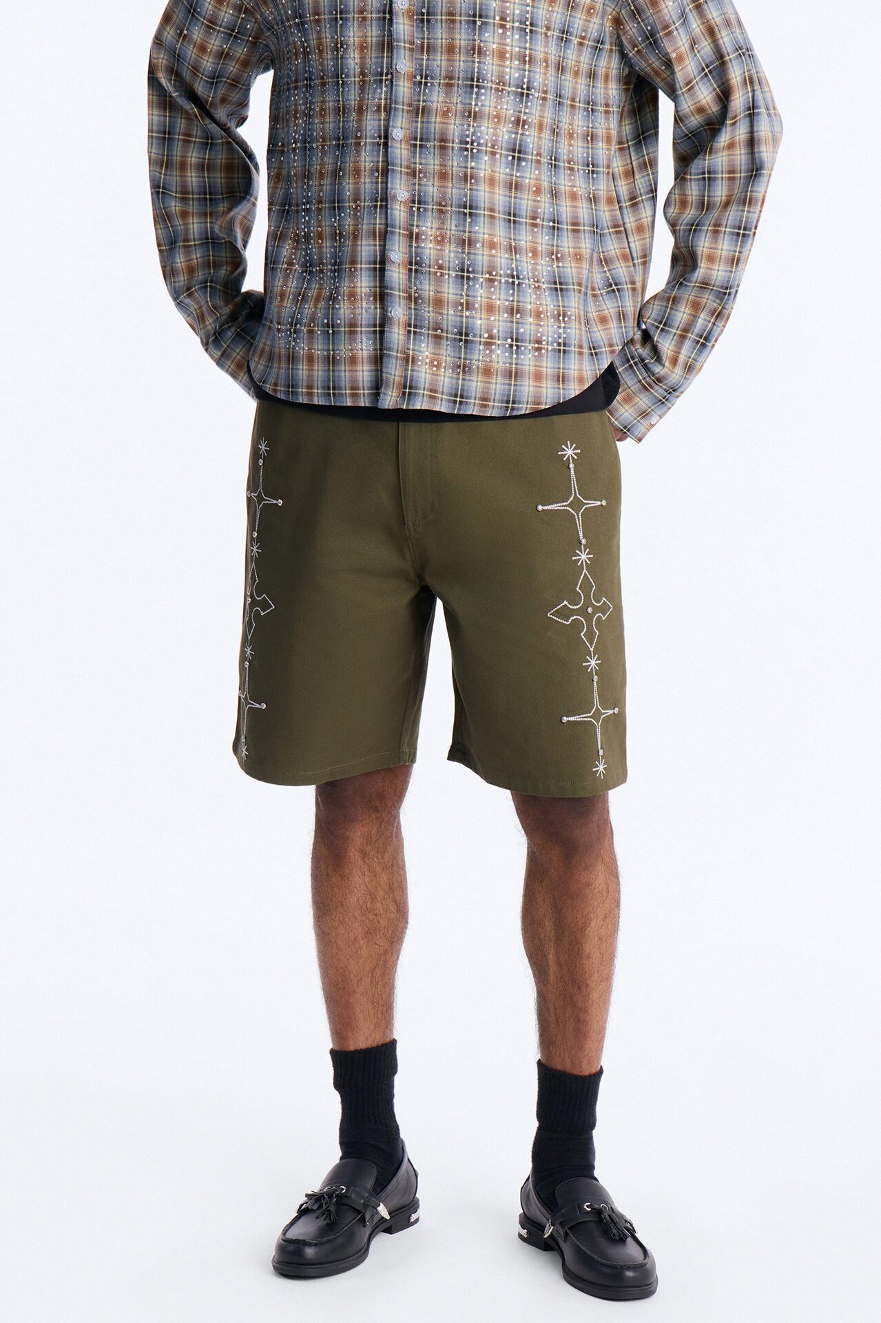 Relaxed Vatican City Stitched Embellished Short - Olive