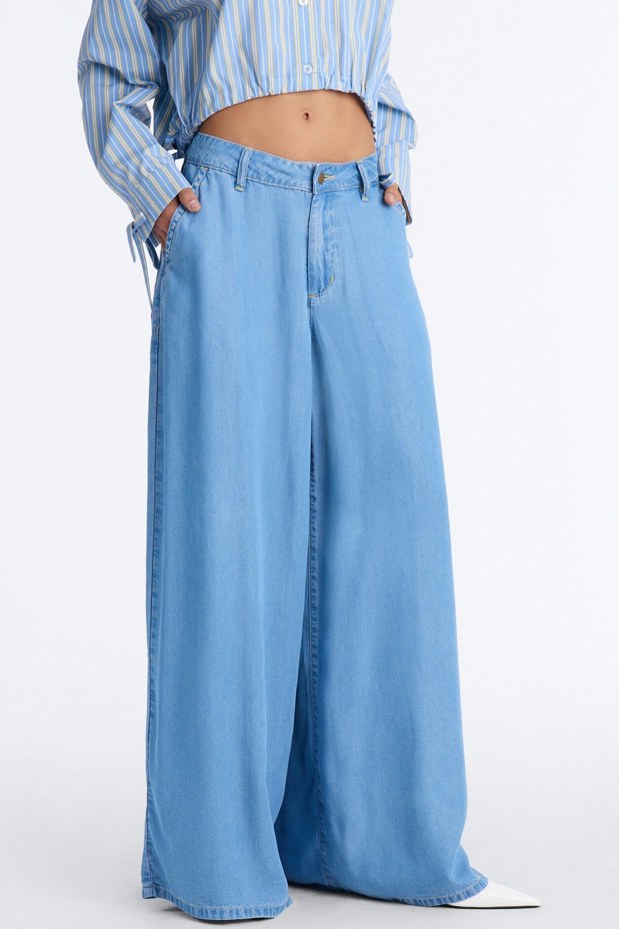 High Tempo Chambray Super Low Rise Pant 32″ - Light Wash