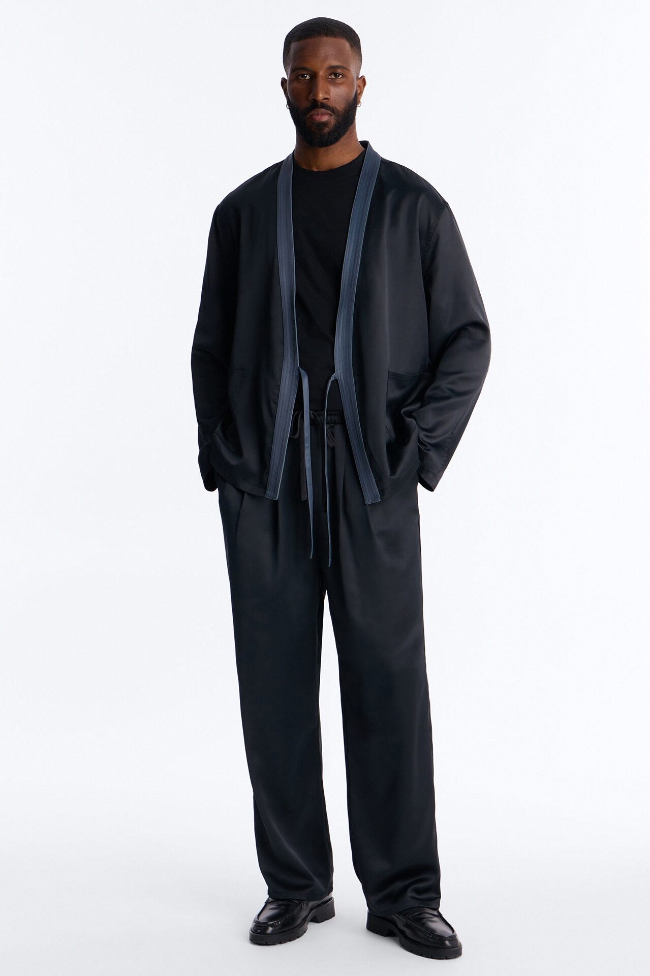 Relaxed Liquid Shadow Pleated Trouser - Black