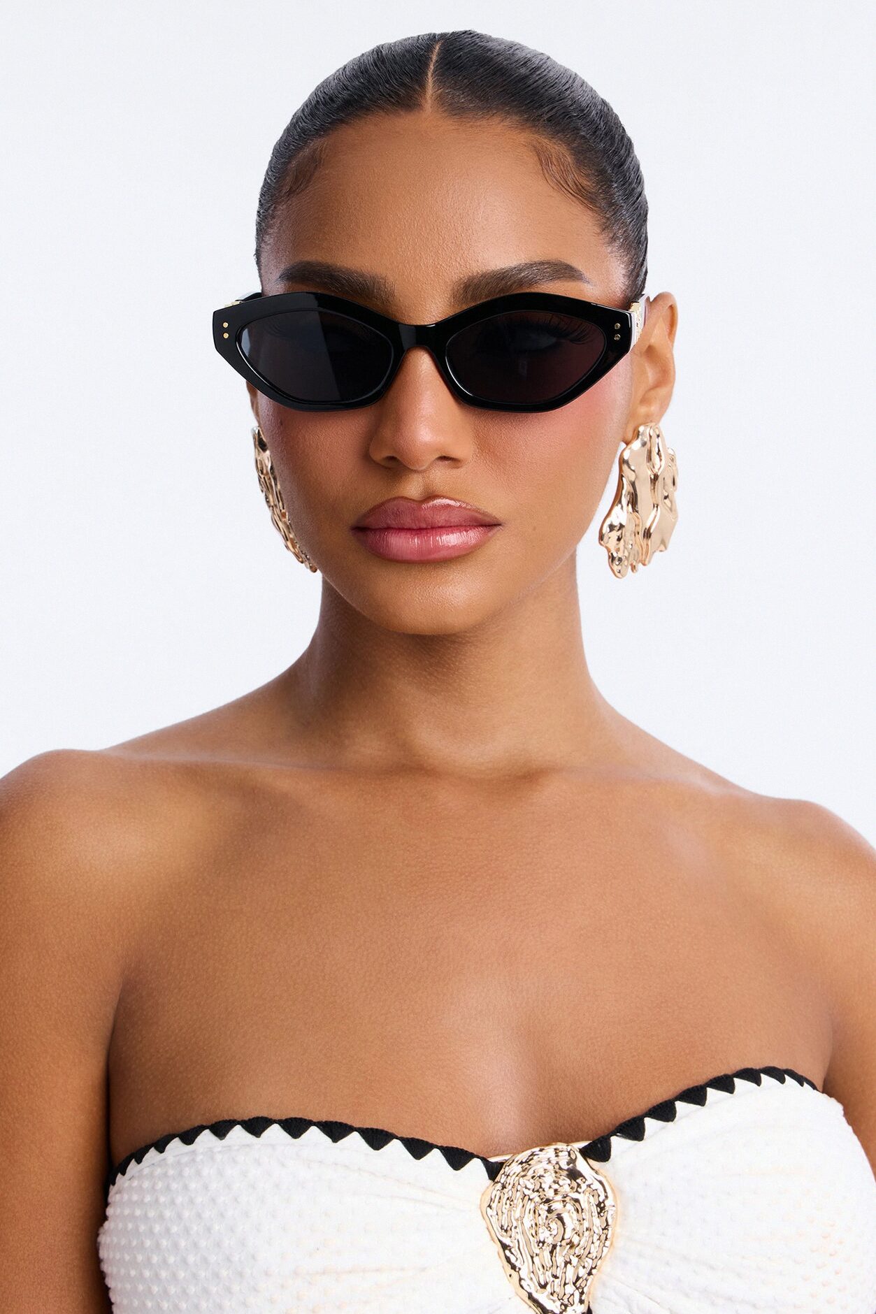 Classy Act Cat Eye Sunglasses - Black