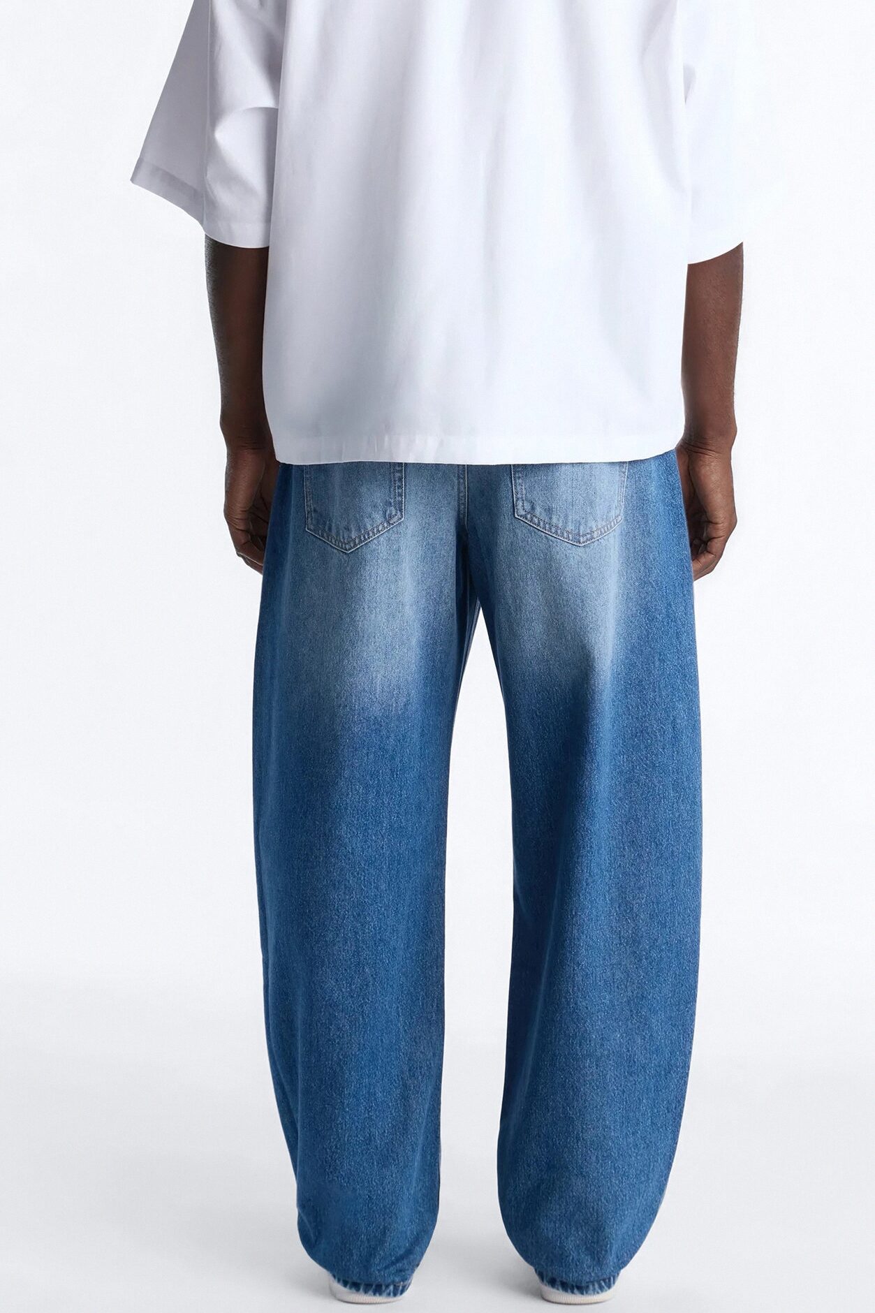 Barrel Etched Floral Jean - Medium Blue Wash