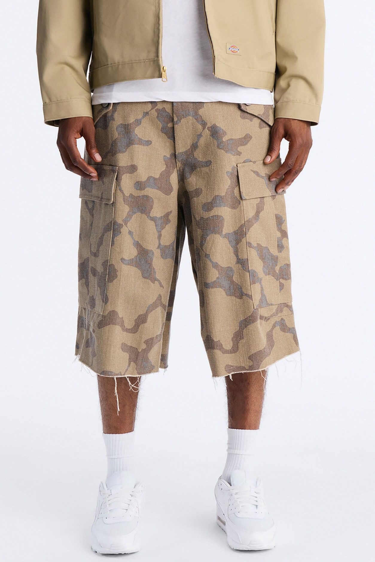 Baggy Subtle Distressed Short - Brown