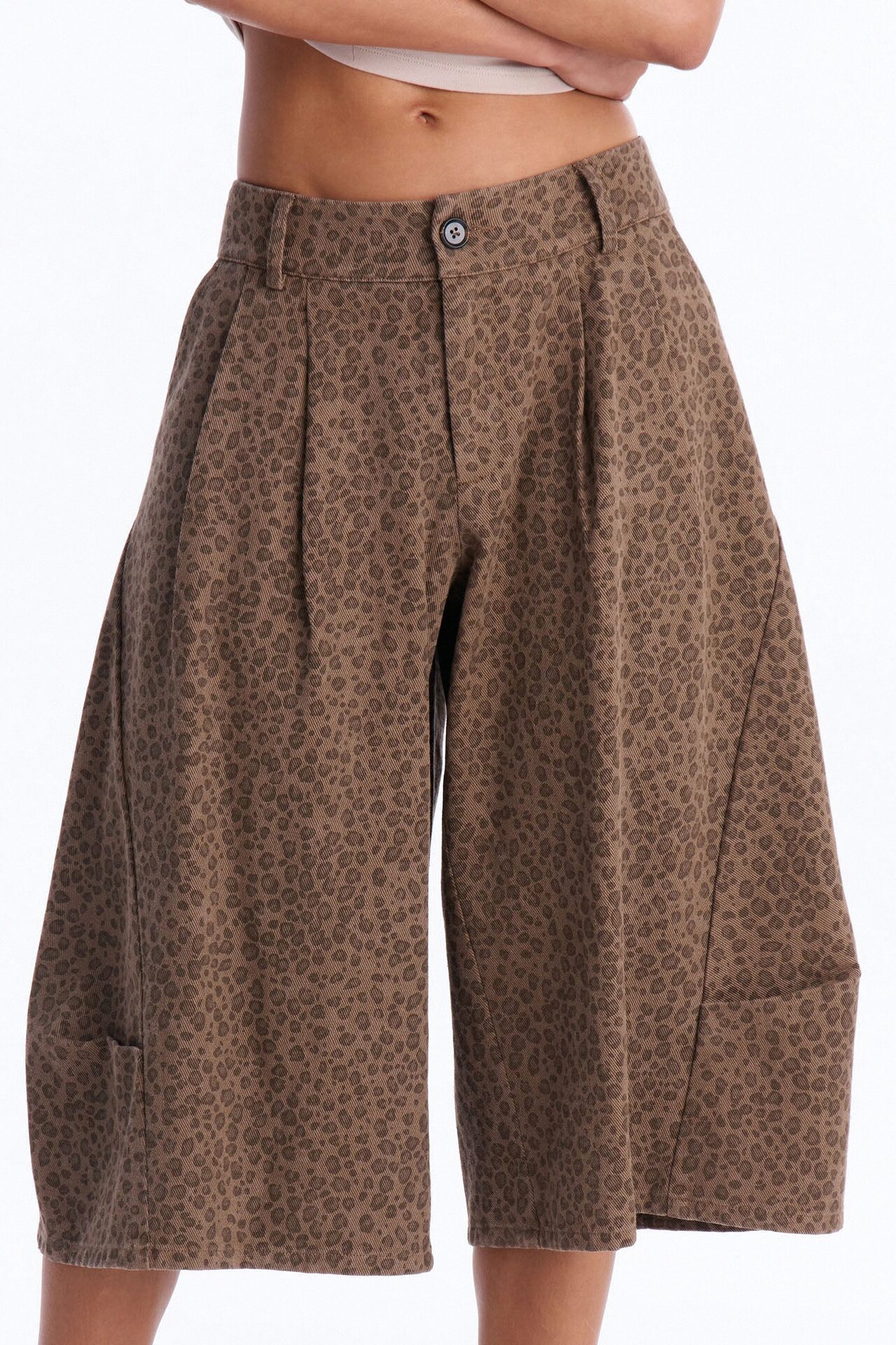 Zoey Low Rise Barrel Leopard Bermuda Short - Leopard
