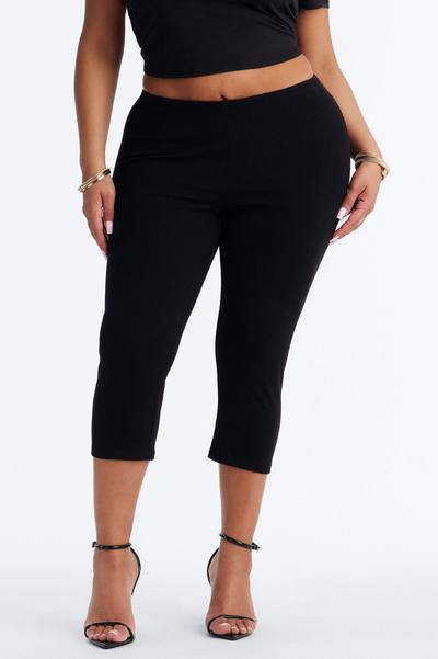 Ultra Ribbed Low Rise Capri Legging - Black