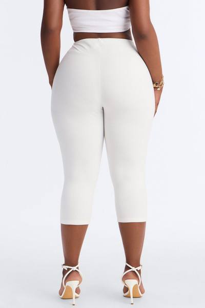 Ultra Ribbed Low Rise Capri Legging - White