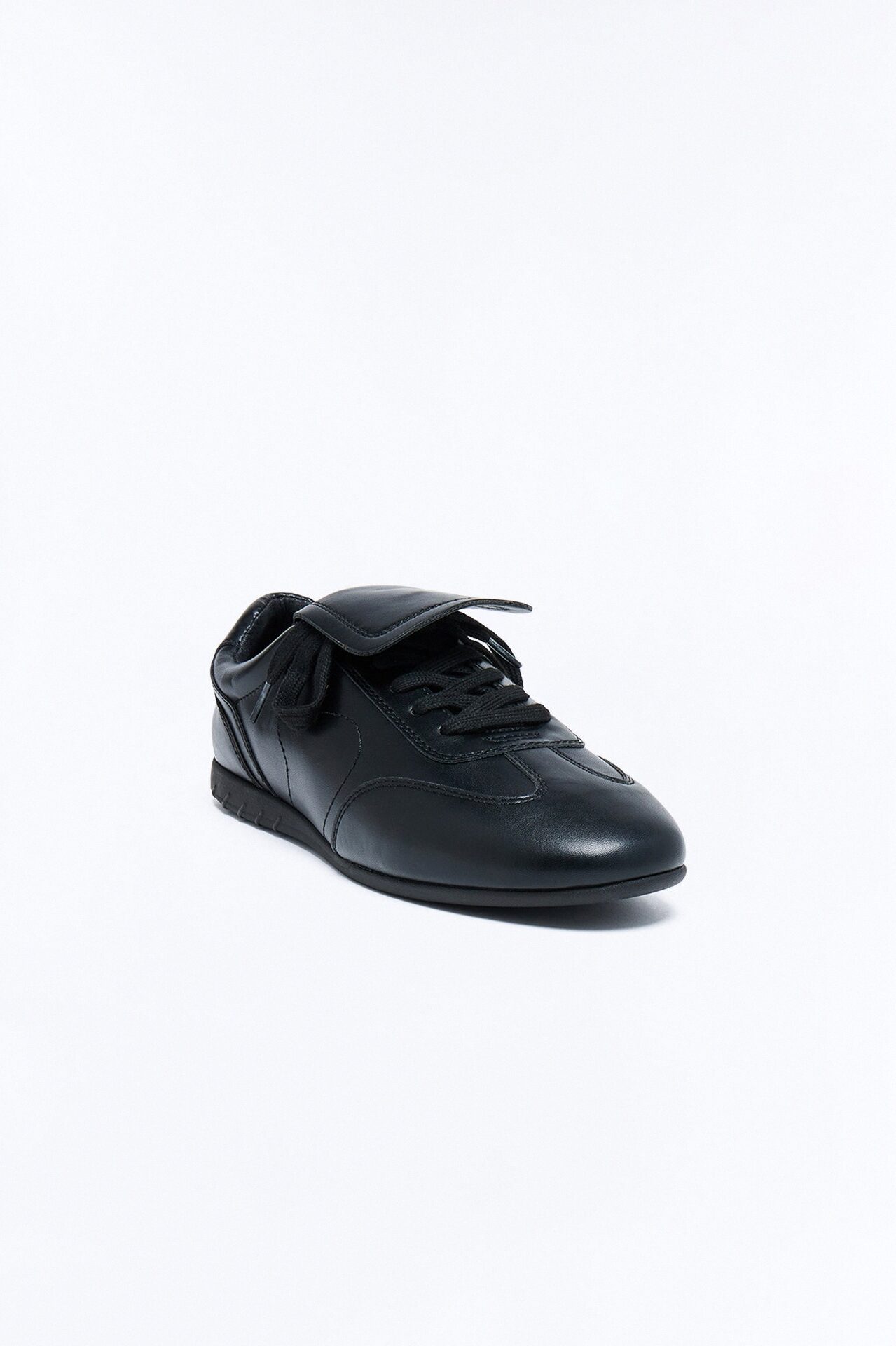 Retro Faux Leather Slim Lace Up Sneaker - Black