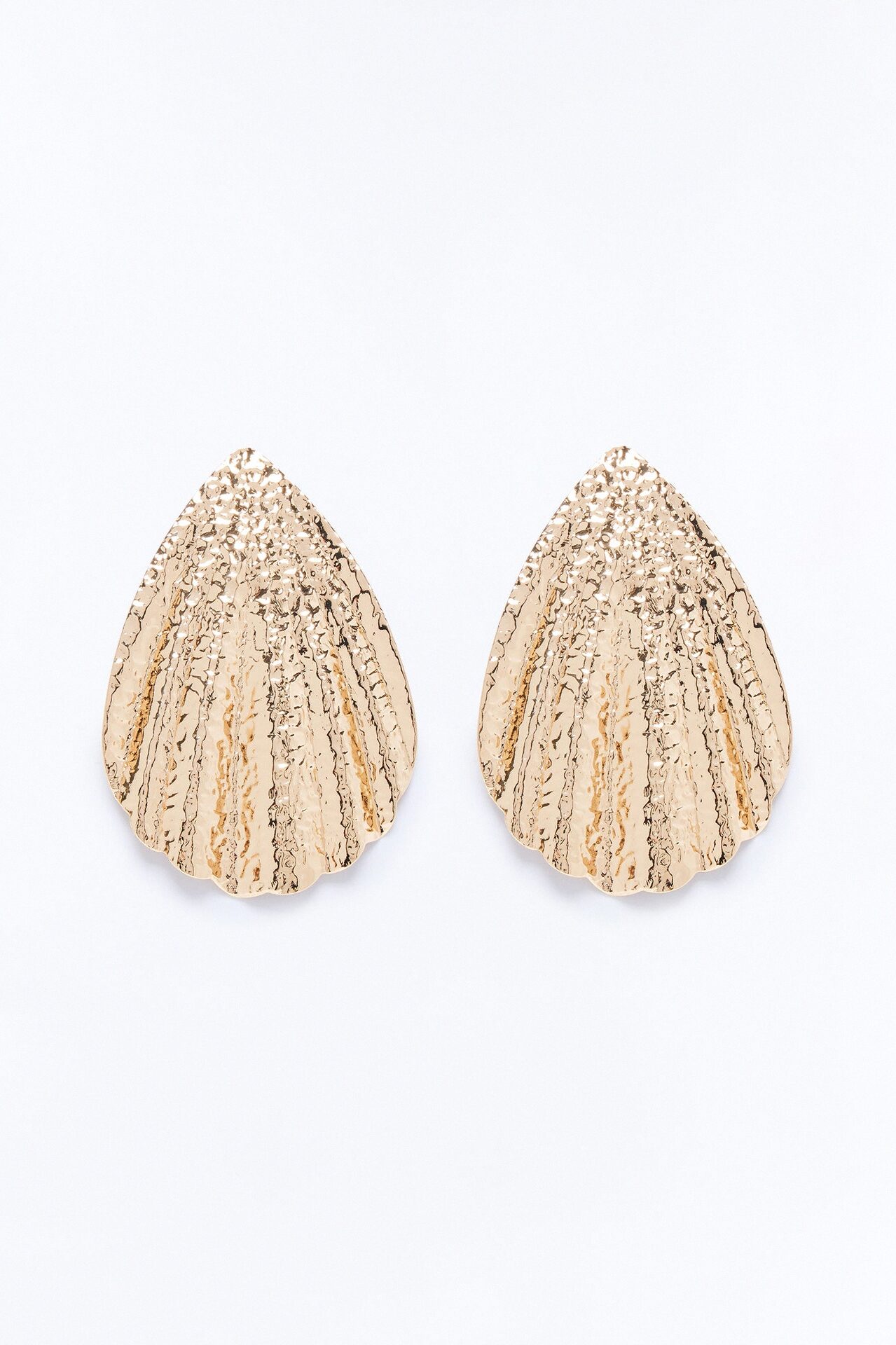 Hear The Waves Drop Earrings - Gold