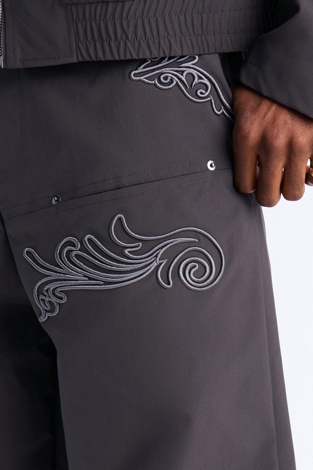 Delaro Embroidered Baggy Pant - Charcoal