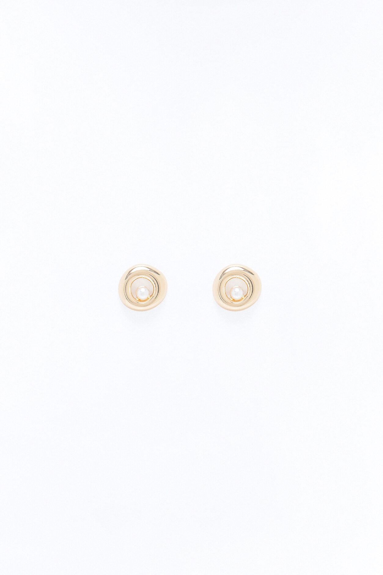 Keeping Up With It Pearl Stud Earrings - Gold