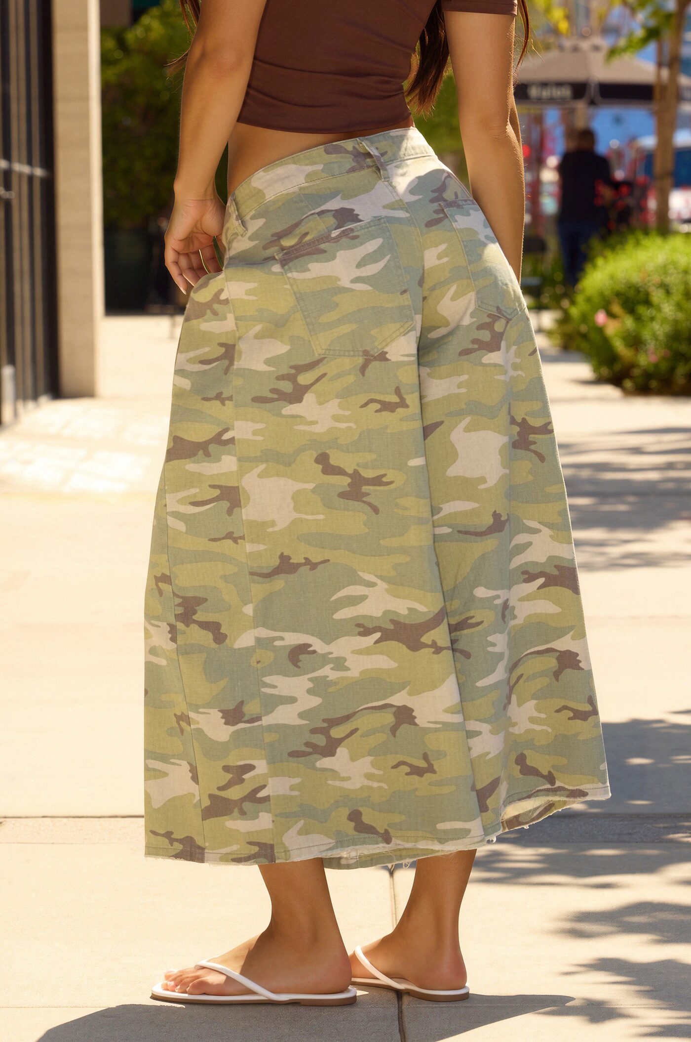 Clover Low Rise Cropped Camo Wide Leg Pant - Camouflage