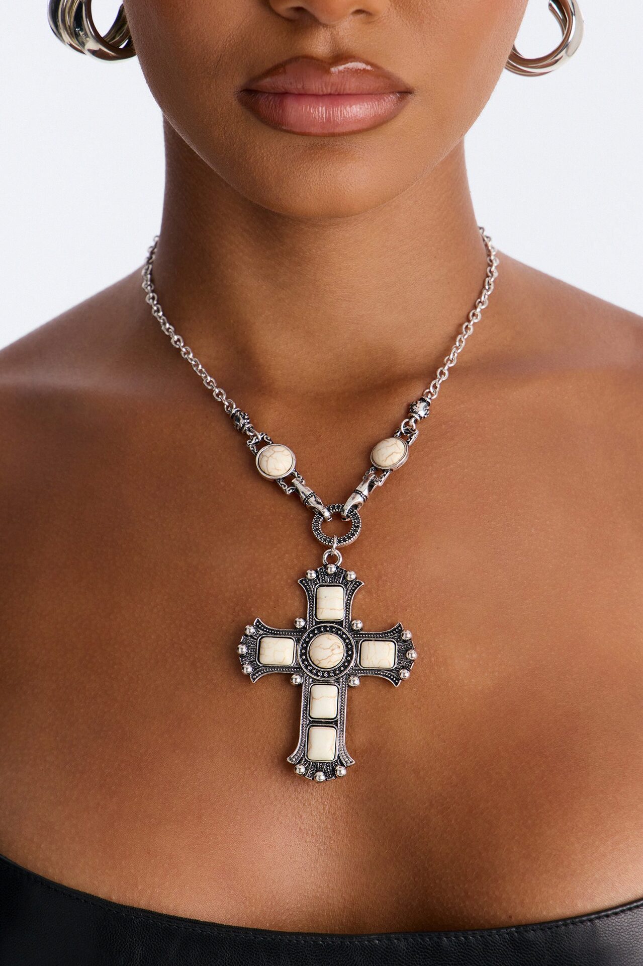 Desert Royalty Necklace - White/Silver
