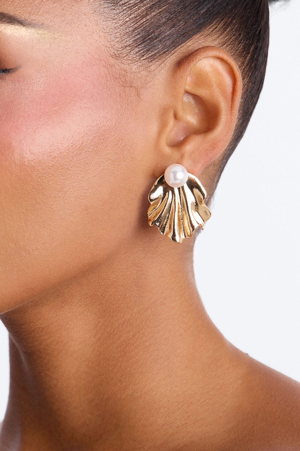 Ocean's Pearl Earrings - Gold