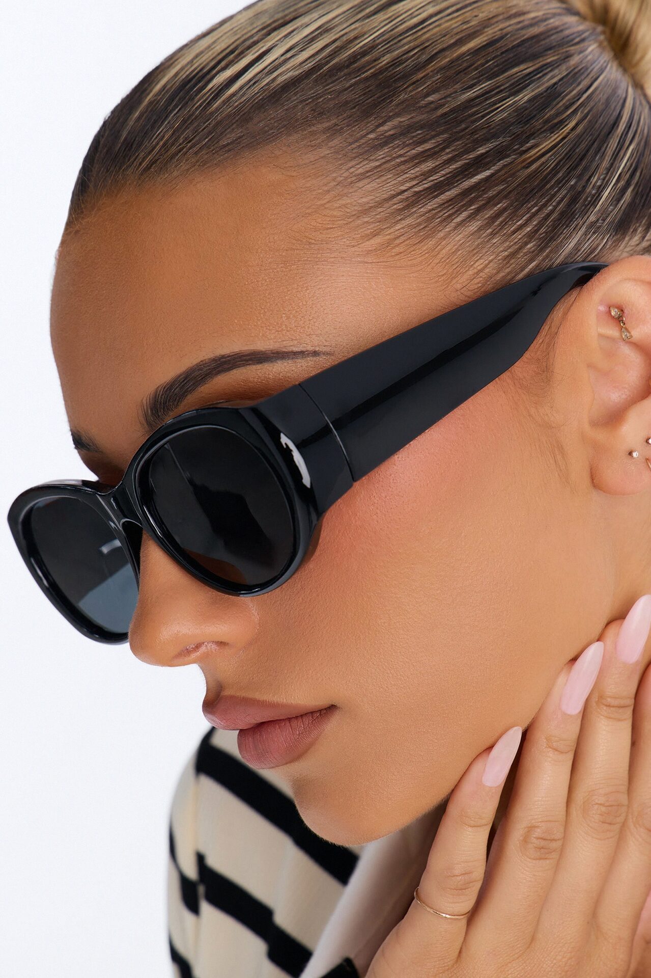 Worldly View Sunglasses - Black