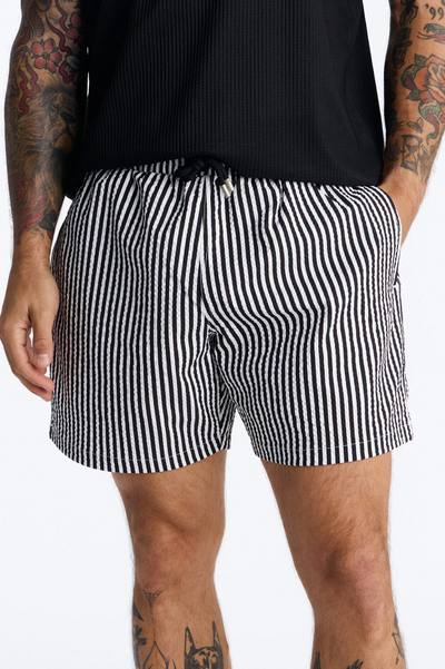 Striped Resort Seersucker Swim Trunk 6″ - Black