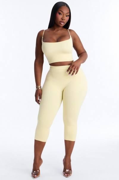 Seamless Smooth Double Lined Capri Pant - Yellow