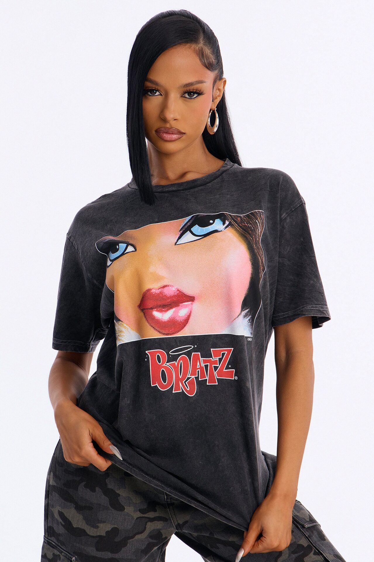 Bratz Close Up Washed Tee - Black Wash