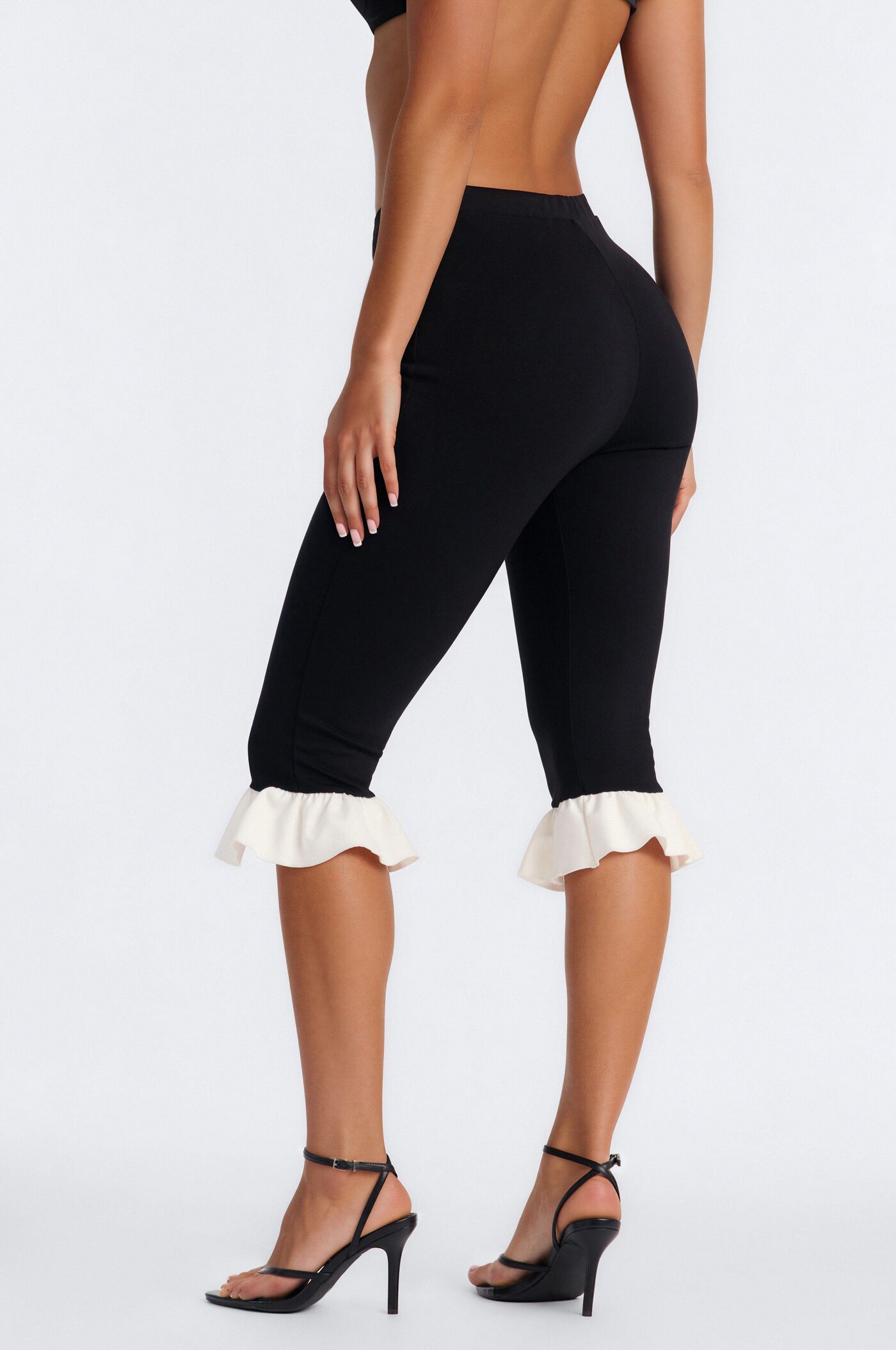 Daisy High Rise Ruffle Trim Ponte Capri Leggings - Black/White