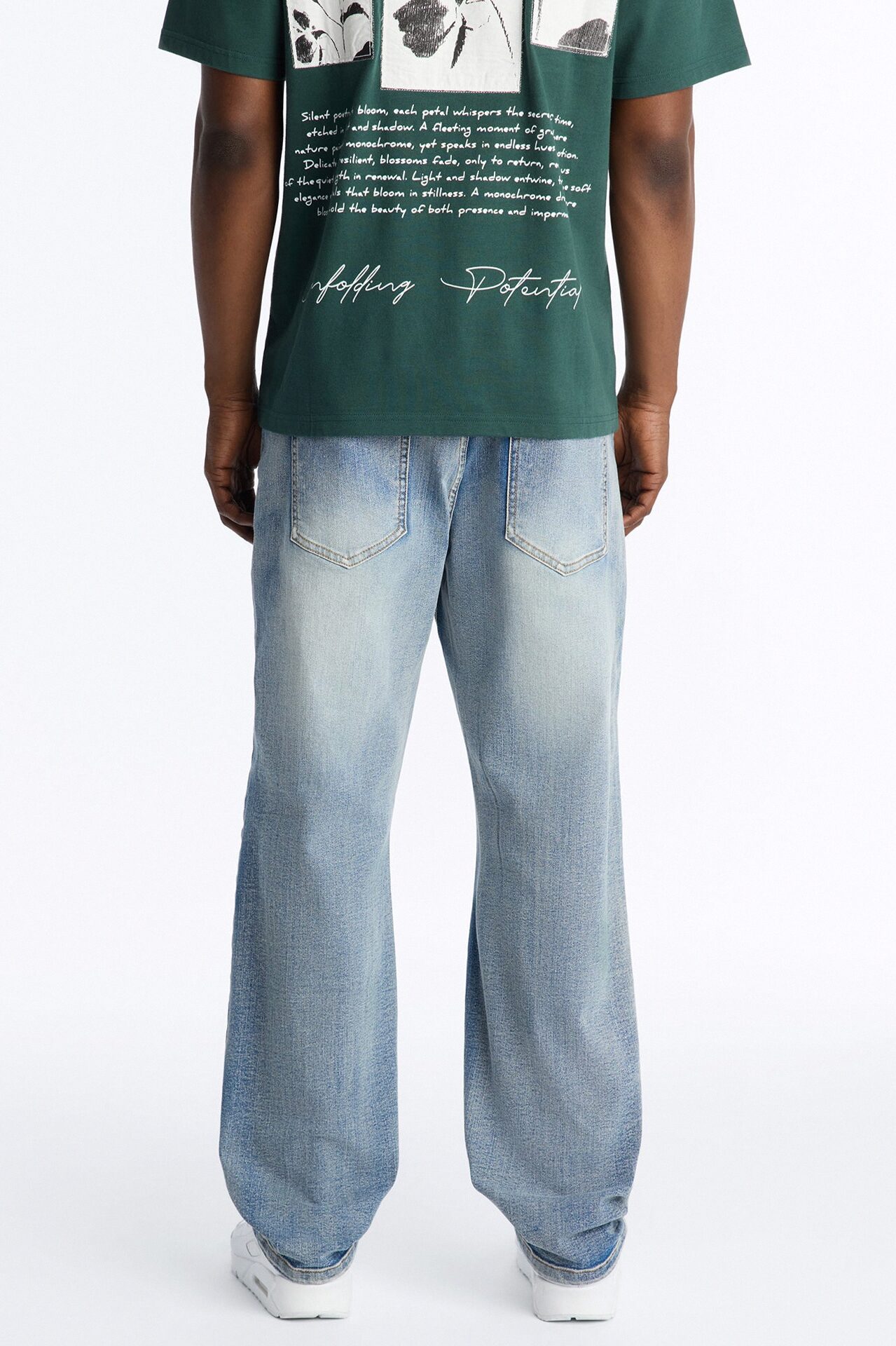 Straight Classic Destroyed Jean - Light Blue Wash