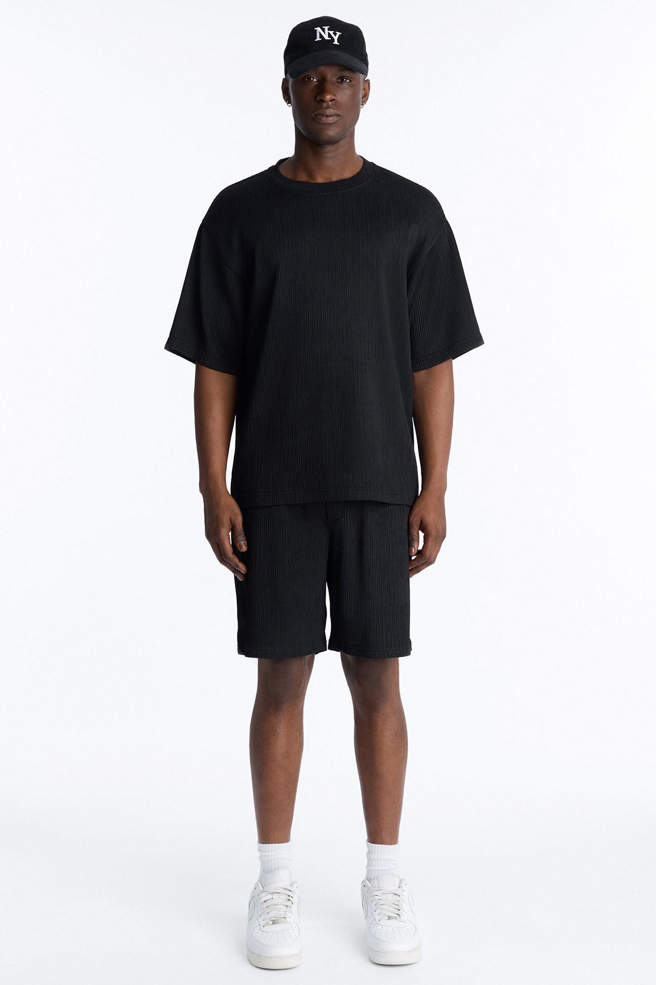 Pure Form Plisse Relaxed Short - Black