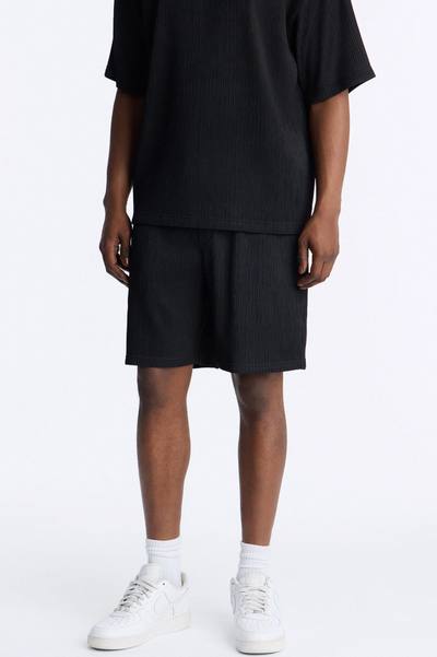 Pure Form Plisse Relaxed Short - Black