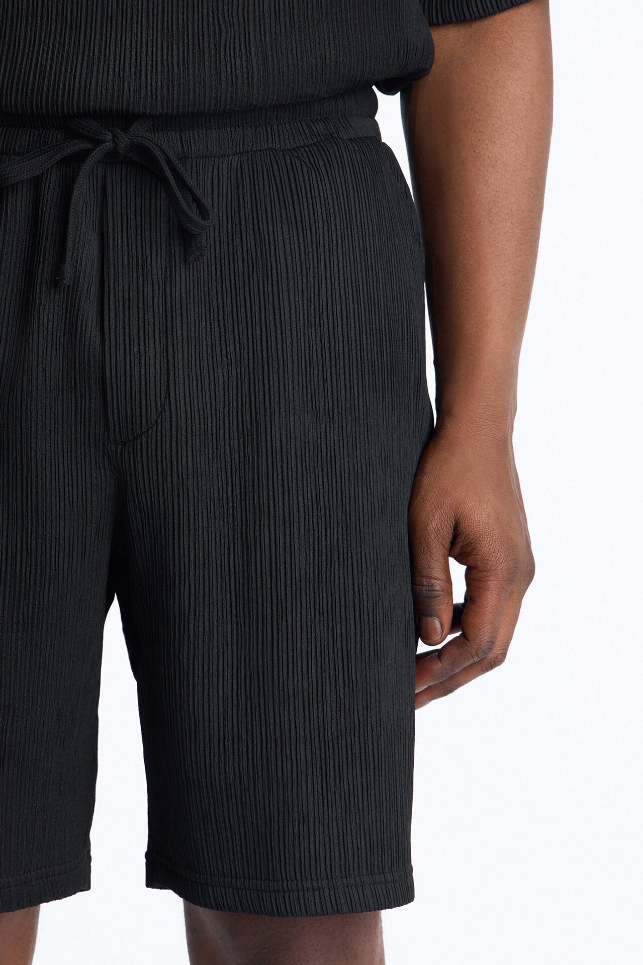 Pure Form Plisse Relaxed Short - Black